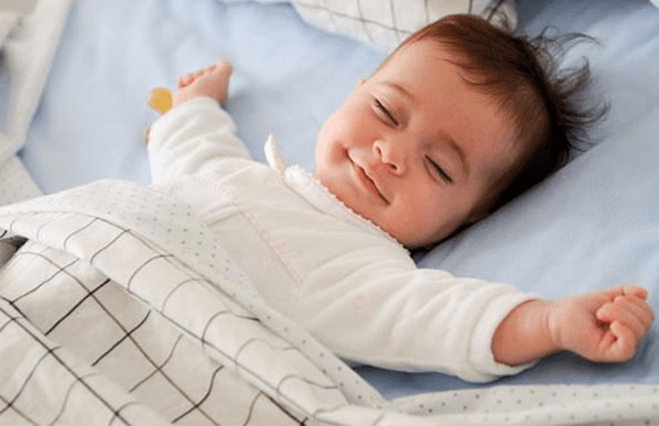 新生儿睡觉不踏实(解读新生儿睡眠不稳定的原因及应对方法)