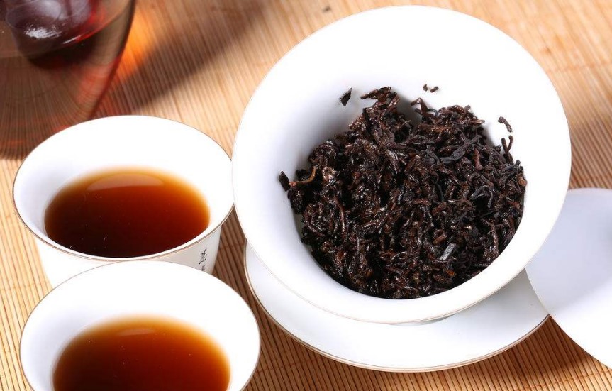 红茶和普洱茶区别(茶叶鉴赏：品味红茶与普洱茶的独特之处)