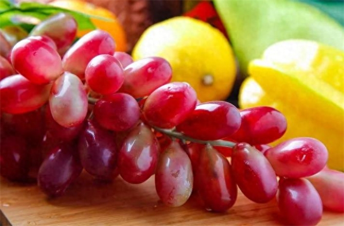 十种越吃越白的水果（常吃这10种水果，皮肤越来越白）