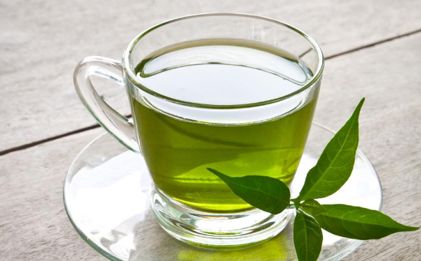 女人喝绿茶的利与弊（解析女性饮用绿茶的益处和禁忌）